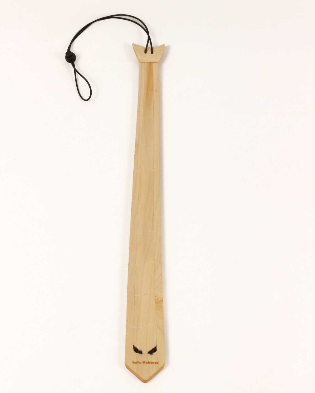 cómoda corbata de madera de arce con elementos móviles