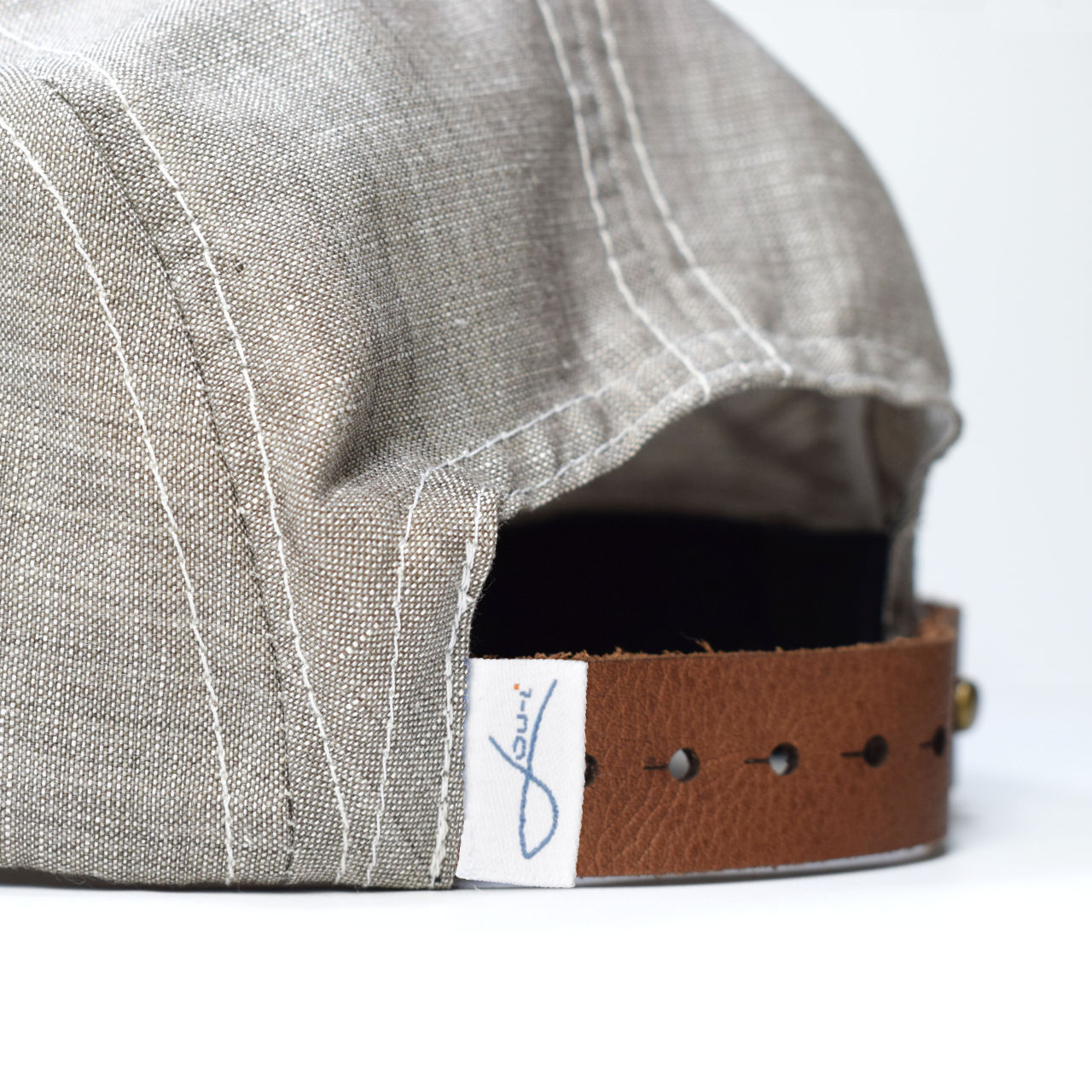 trendiges Snapback Cap aus Leinen mit Holzschirm